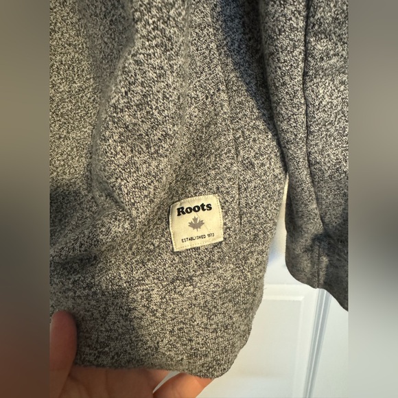 BANFF addition Roots cabin crewneck - Picture 3 of 4